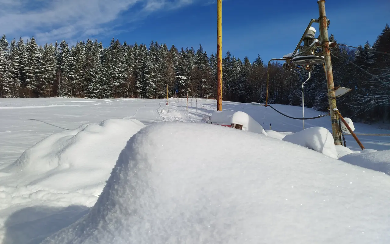 Pomôžme zachrániť lyžovačku na somárskej lúčke na Čertove