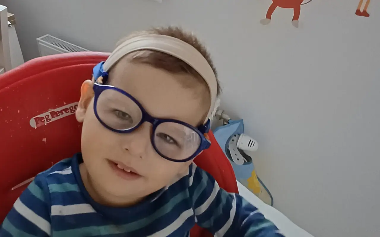 Pomôžme malému bojovníkovi Peťkovi pokračovať v rehabilitáciách a terapiách