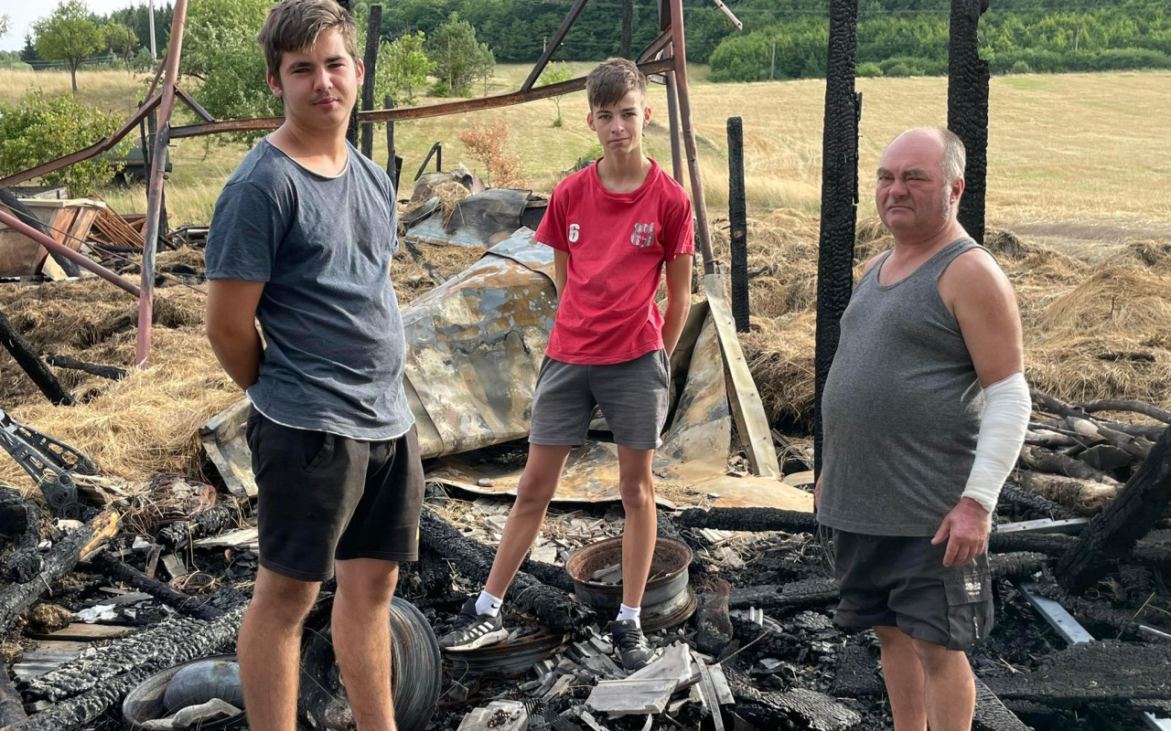 Pomôžme otcovi rodiny, ktorého zasiahol požiar hospodárskych strojov a senníku