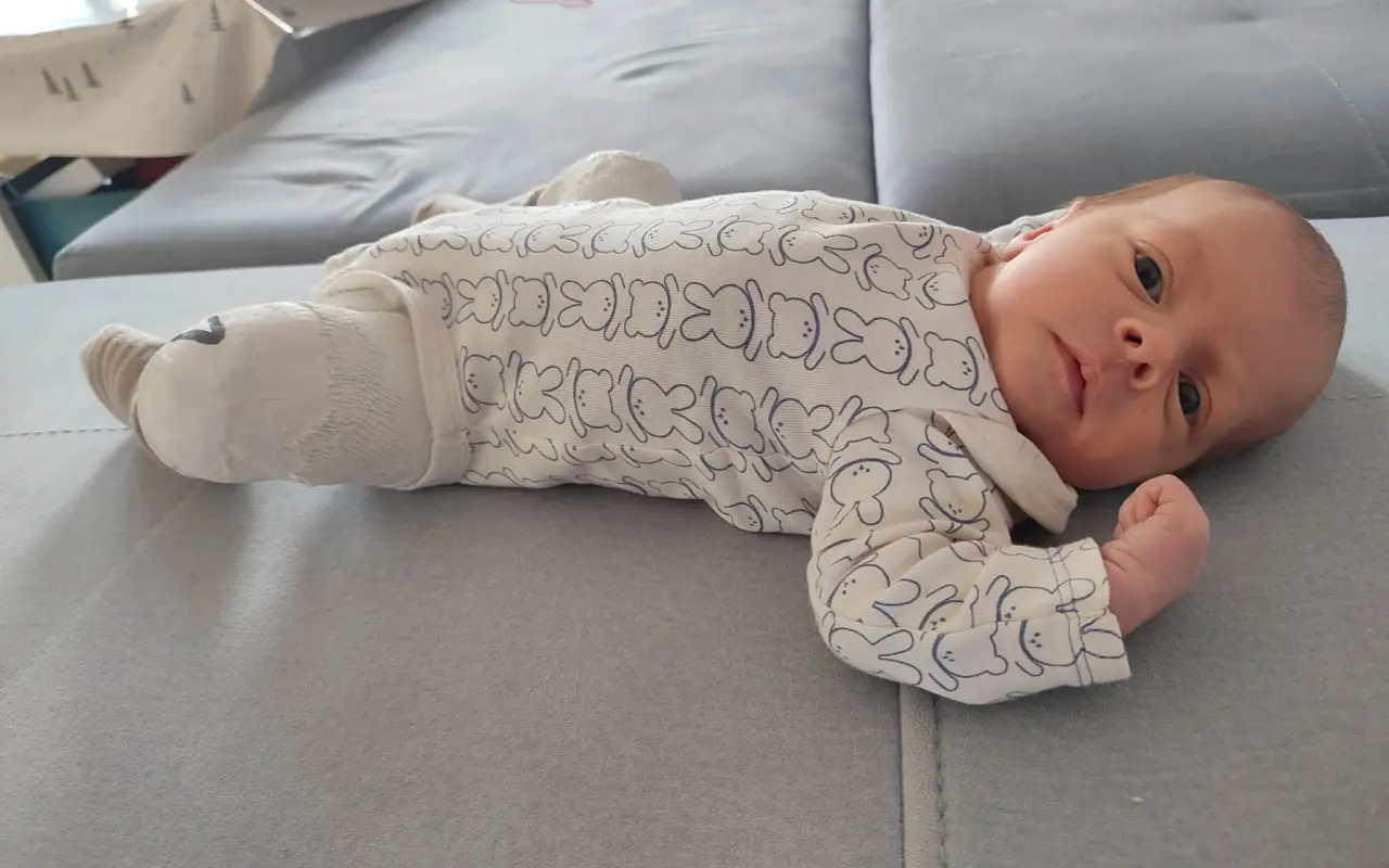 Pomôžme novorodencovi Leovi s liečbou clubfoot vo Viedni