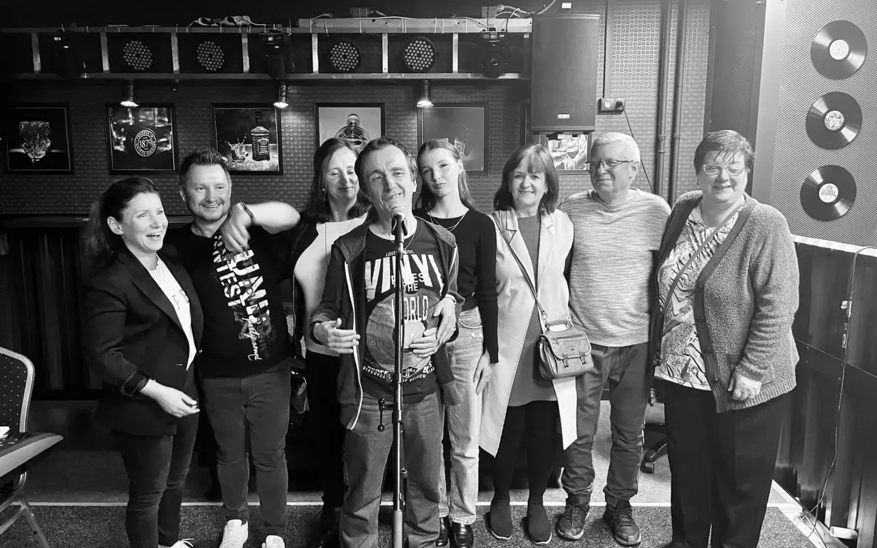 Keď oči nevidia, srdce hrá – darujme Miňovi nové klávesy