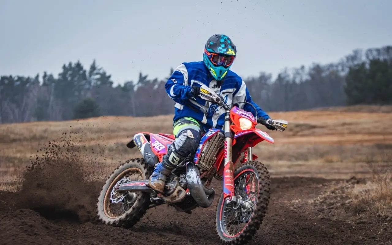 Podporte SLOVENSKÝ tím ŽIEN na motocyklovej olympiáde ISDE