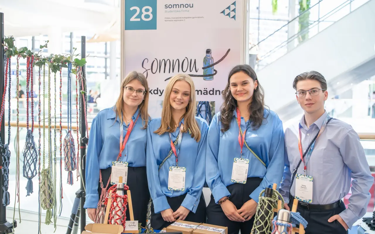 Dajme mladým talentom pódium, ktoré zmení ich život!