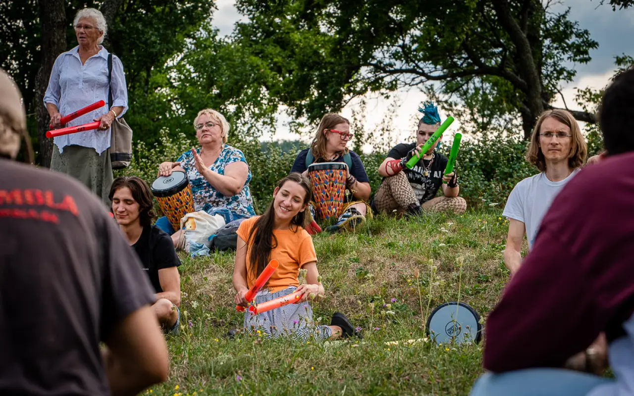 Podporte festival náhradného rodičovstva a služby pre prijaté deti a ich rodiny.