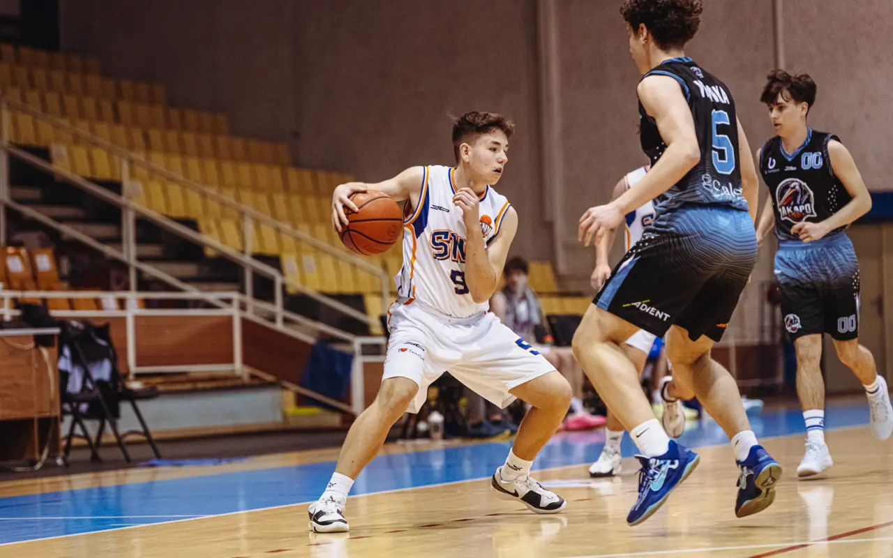 Pomôžte mi študovať a hrať basketbal na strednej škole v USA a splniť si tak sen