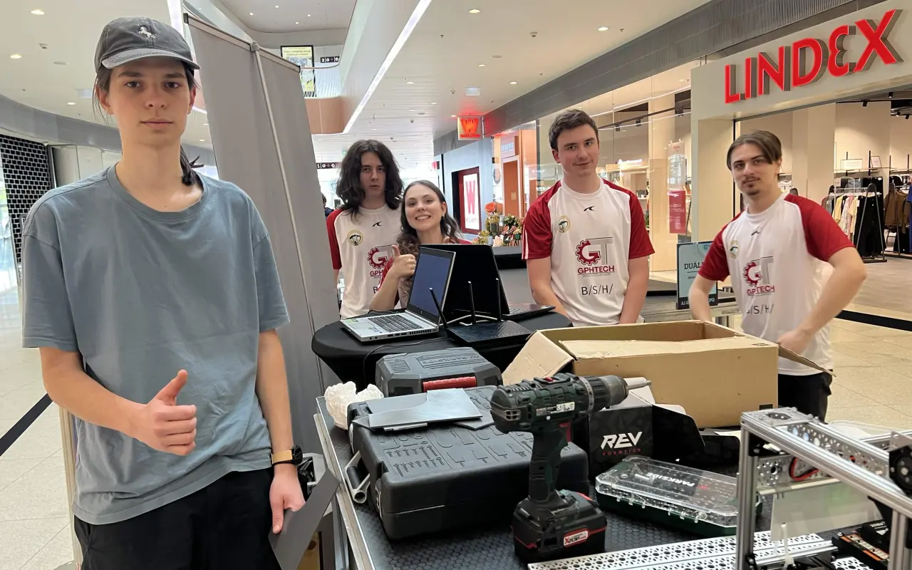 Pomôžte stredoškolákom z Michaloviec dostať sa na MS v robotike v Kórei