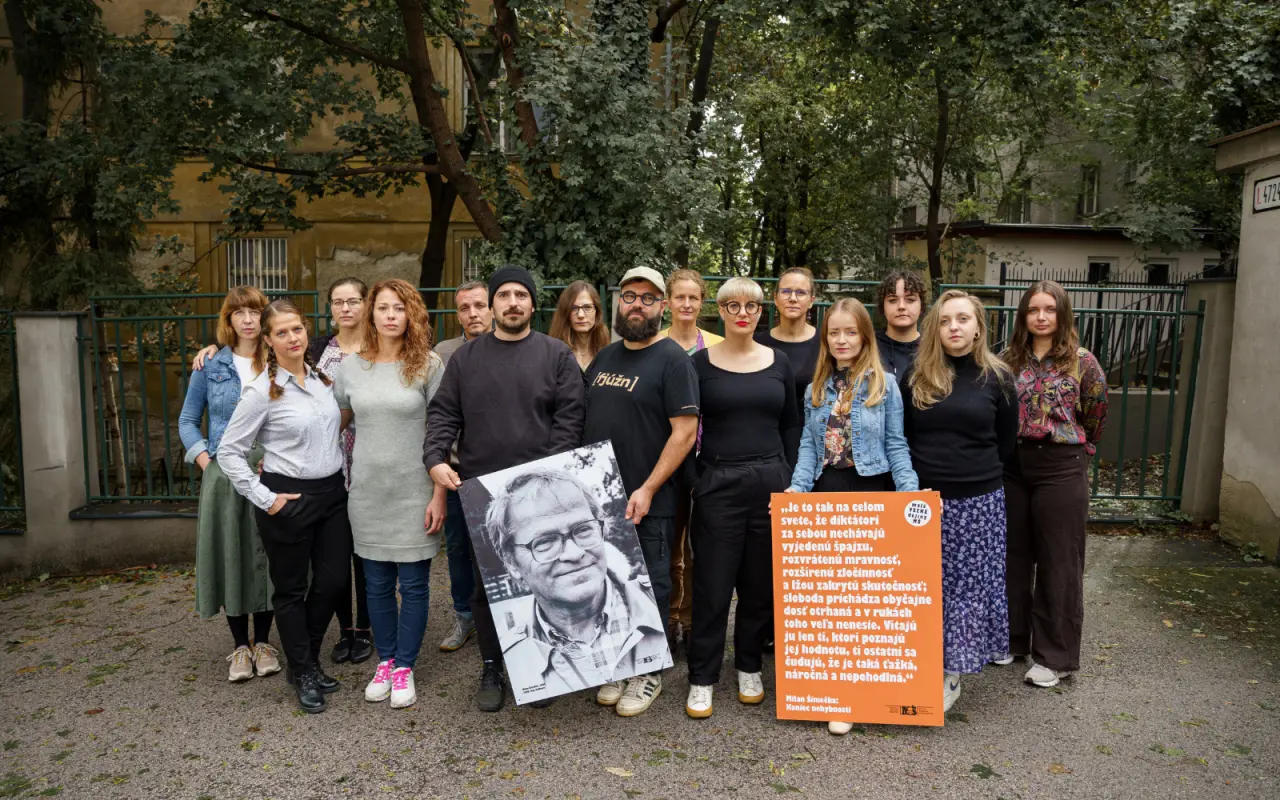 Pomôžte zachrániť 34 rokov našej práce. Podporte Nadáciu Milana Šimečku