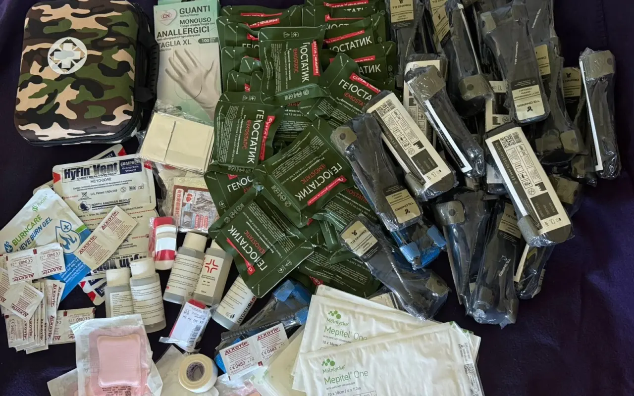 Pokračujeme: zdravotnícky materiál zastavuje krvácanie statočných Ukrajincov