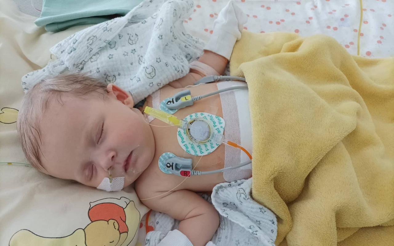 Pomôžme Laurinke, 7-mesačnému dievčatku so zhubným nádorom