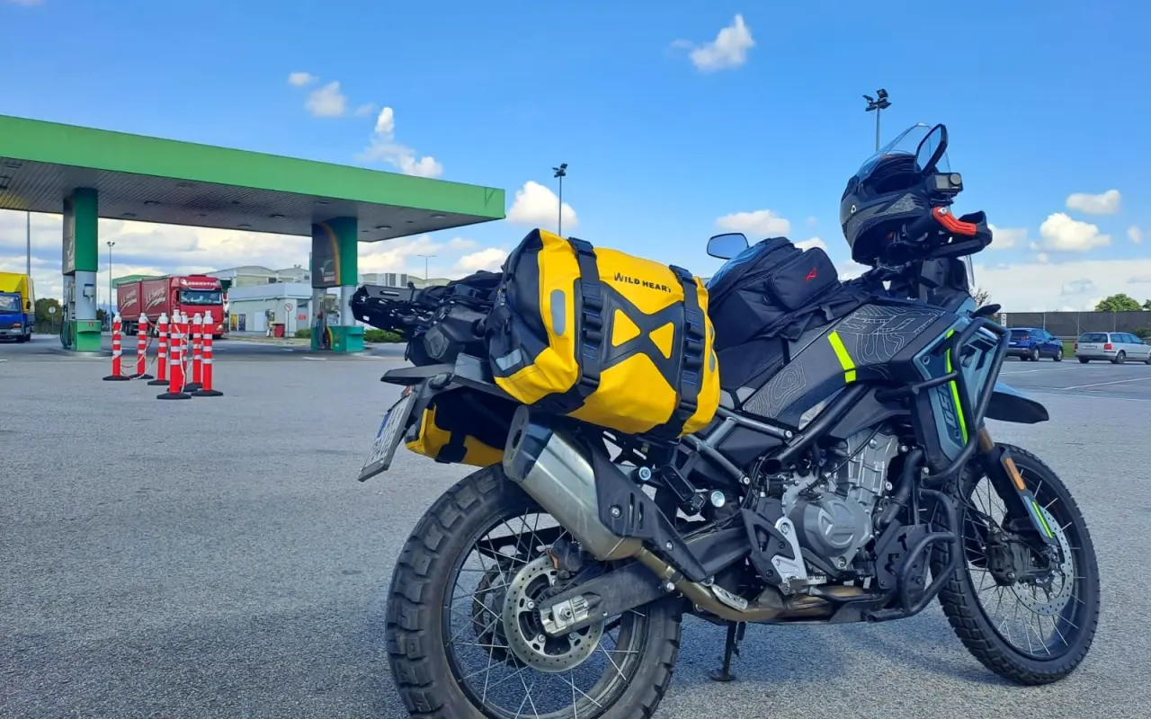 CEZ AFRIKU SOLO NA MOTOCYKLI 2026 – CESTA, KTORÁ SPOJÍ SLOVENSKO S AFRIKOU