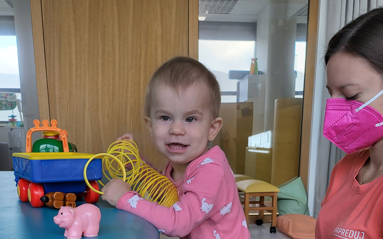 Zabezpečme Bianke rehabilitačné pobyty a špeciálne ortézy na nohy