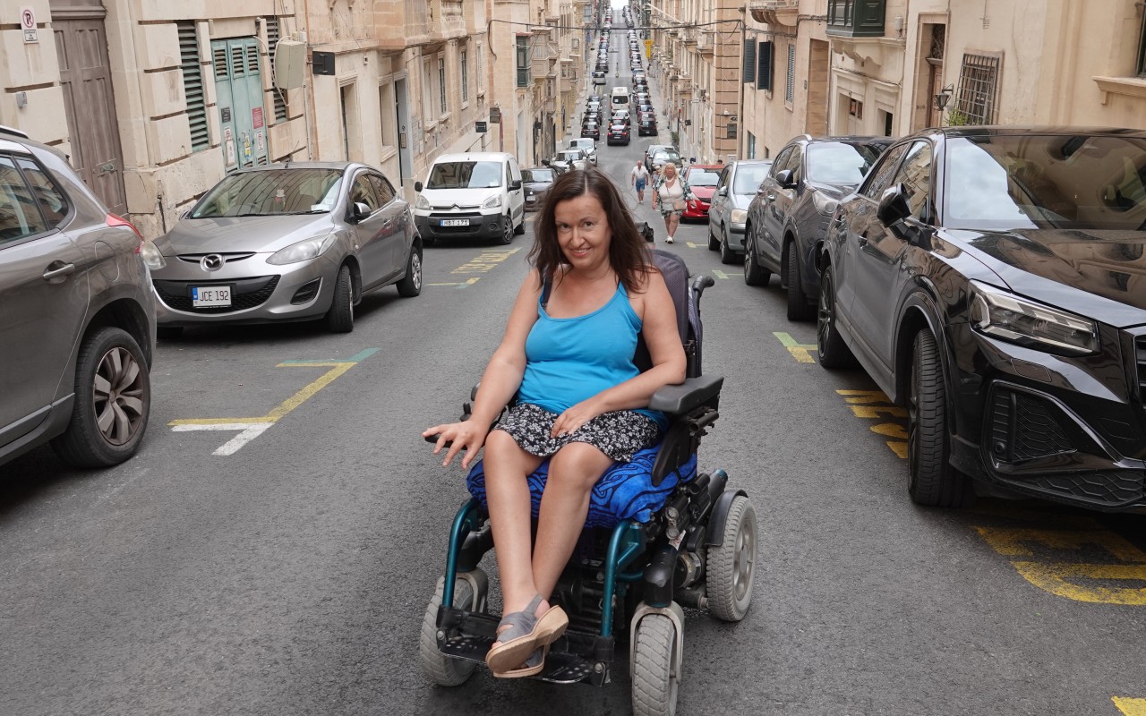 Pomôžme Daniele získať špeciálny elektrický vozík | Let’s help Daniela get a special electric wheelchair