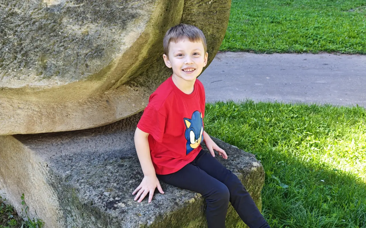 Pomôžme autistickému chlapčekovi Adamkovi napredovať