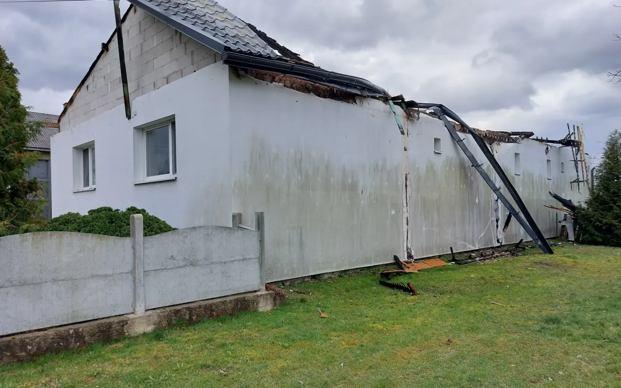 Pomôžme Zdenke a jej dvom synčekom opraviť domov, ktorý im zničil požiar