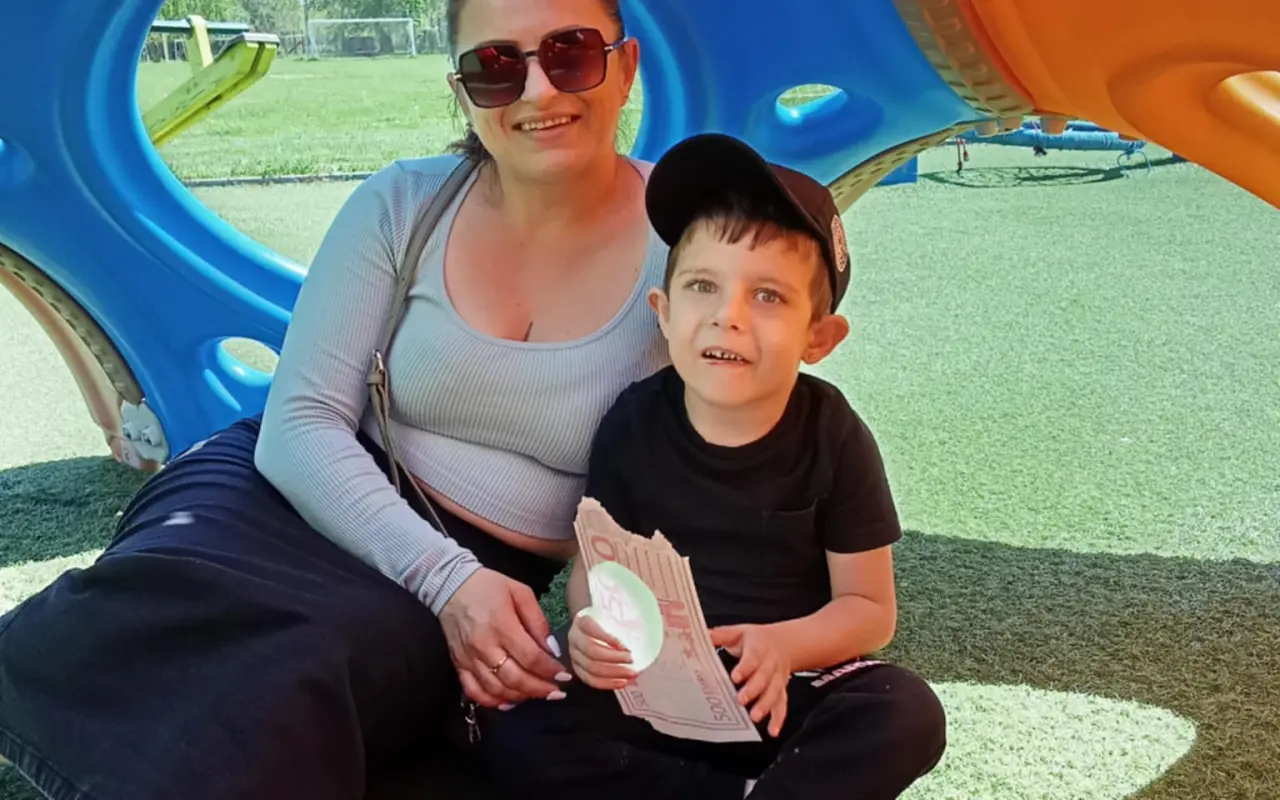 Pomôžte Filipkovi zabezpečiť delfinoterapiu v Turecku