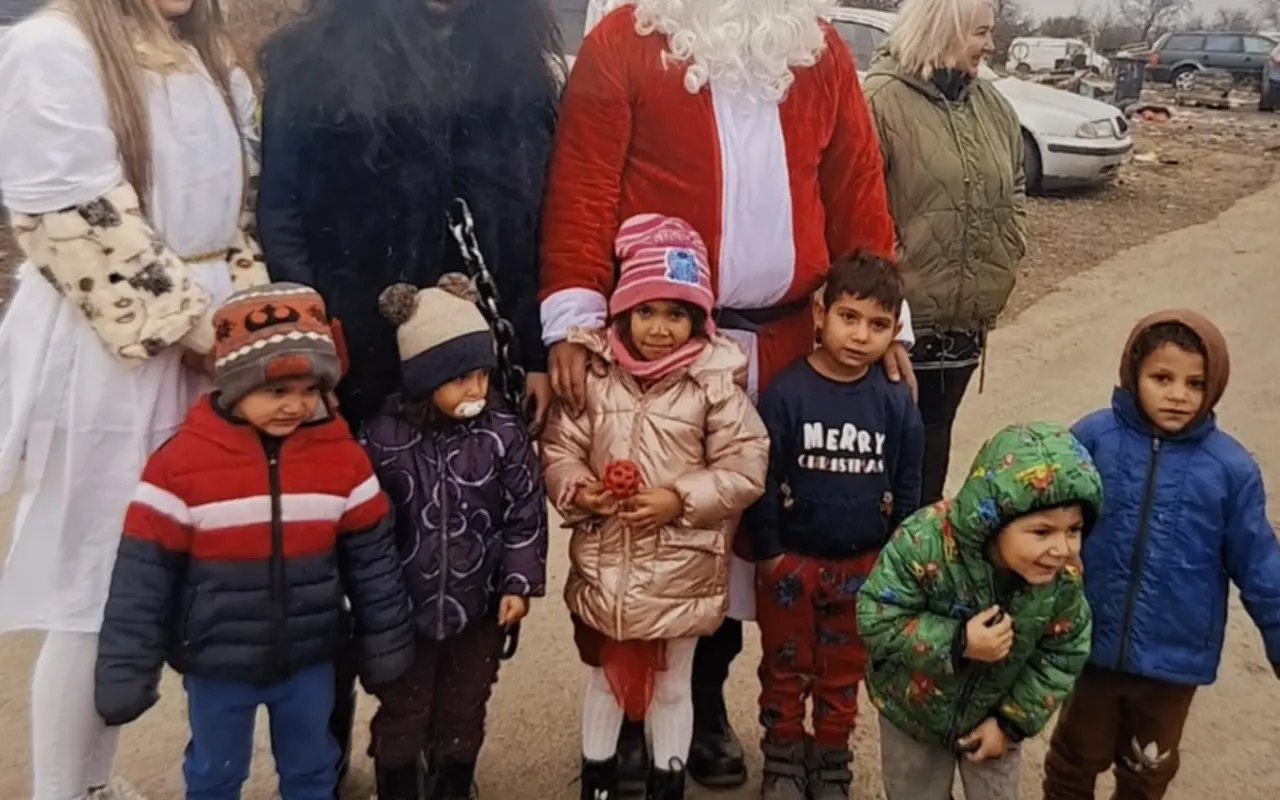 Darujme deťom z Petroviec nad Laborcom mikulášsku nádielku