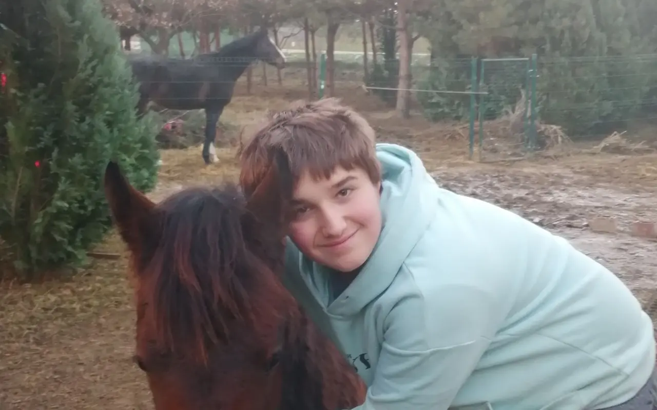 Sedlo pre Nathanka – chlapca so snom jazdiť na svojom koňovi Romeovi