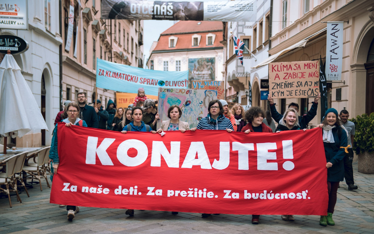 Podporte Znepokojené Matky a získajte originálne slovenské umenie!