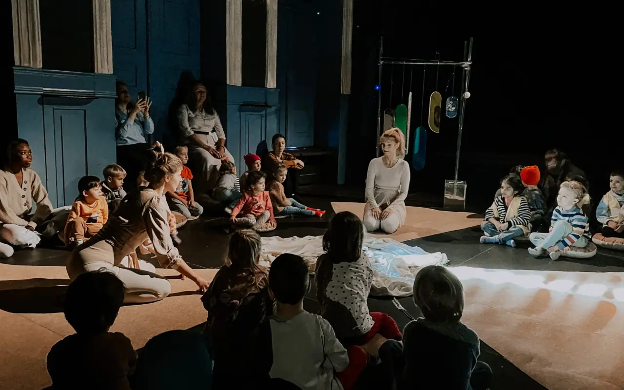 Podporte diskusie o duševnom zdraví s meditáciou a hudbou pre komunity z detských domovov
