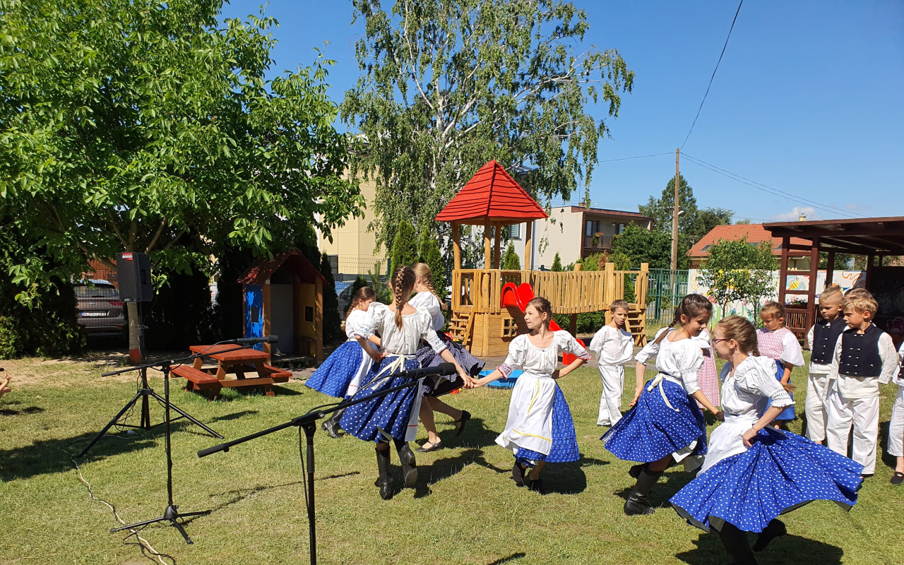 Detský folklórny súbor Lastovička: pomôžte nám zabezpečiť kroje pre malých folkloristov