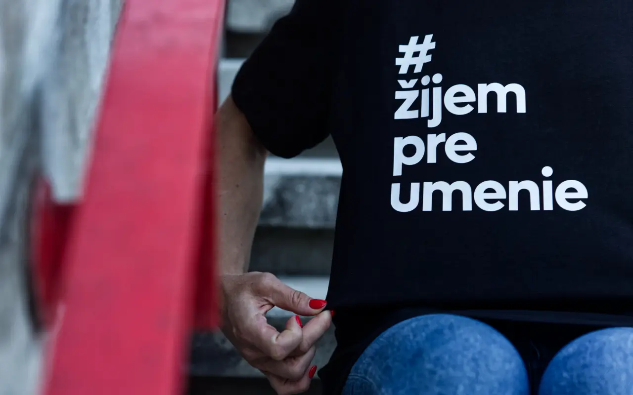 Pomôžte nám ďalej pomáhať s iniciatívou #žijem pre umenie