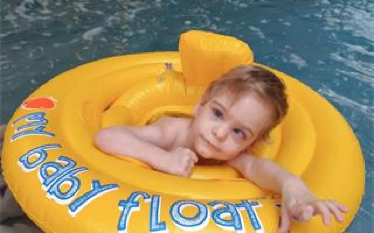 Pomôžme Emmke v obrovskej túžbe chodiť a napredovať