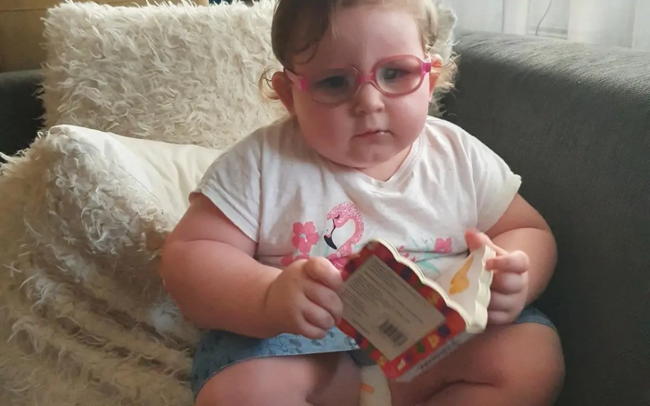 Pomôžme malej Sarah a rodinám s Alströmovým syndrómom