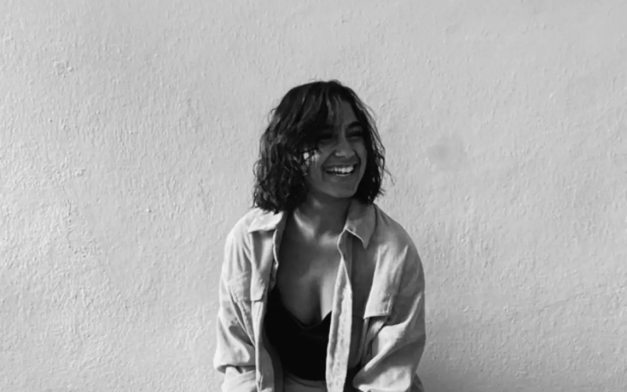 Pomôžme Emily z detského domova si splniť sen a získať vlastné auto