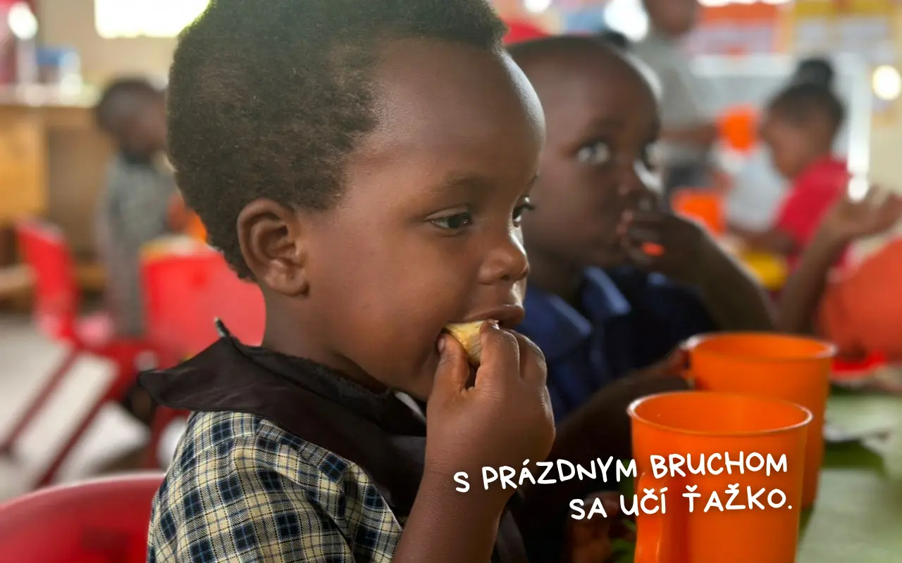 S prázdnym bruchom sa učí ťažko: Školská kuchyňa pre deti v Ugande