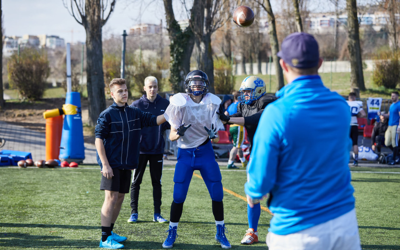 Podporte juniorov U18 Bratislava MONARCHS na cestách