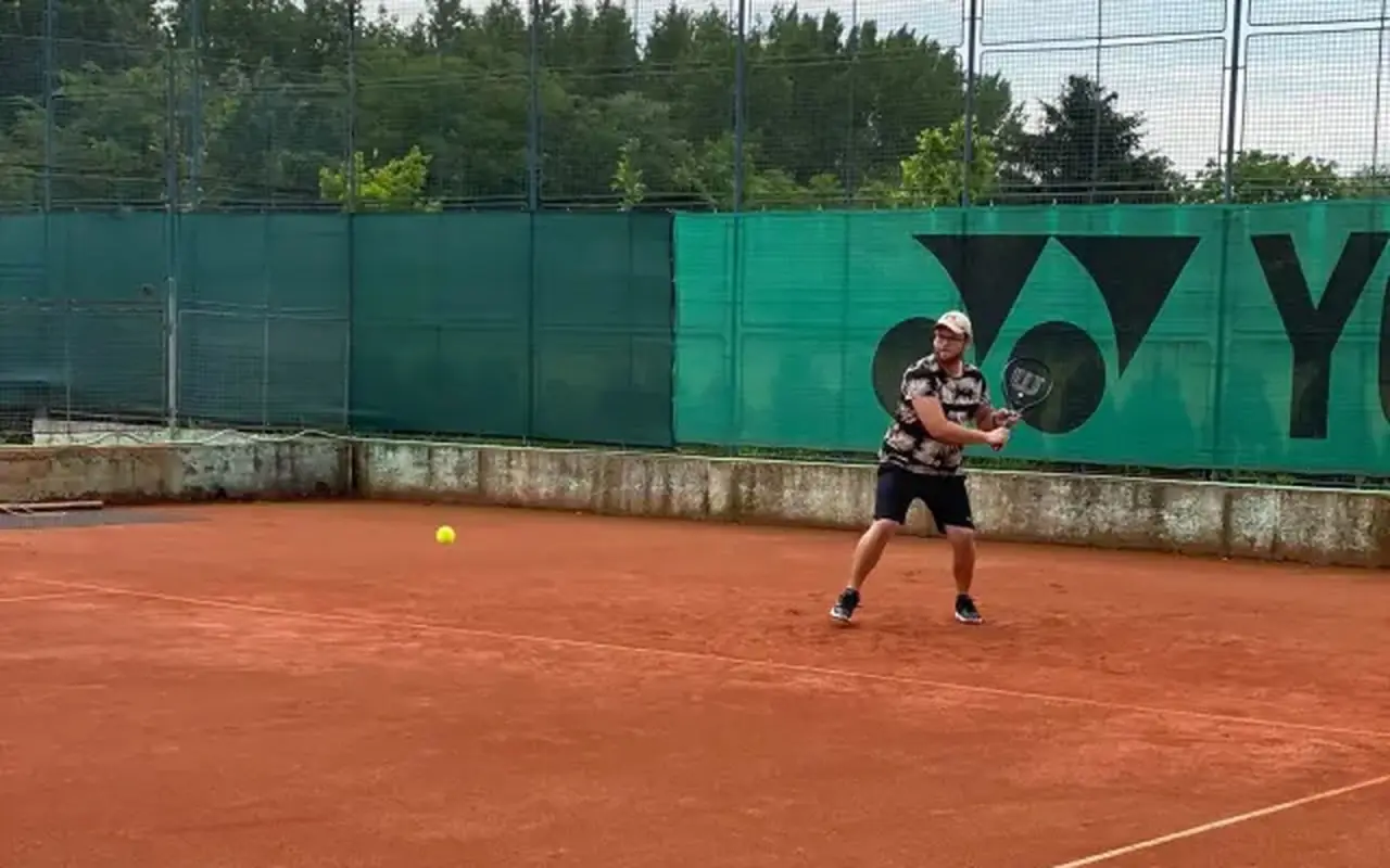 Pomôžte vydať moju prvú knihu "Tenis: Príbeh, ktorý sa hrá medzi čiarami"