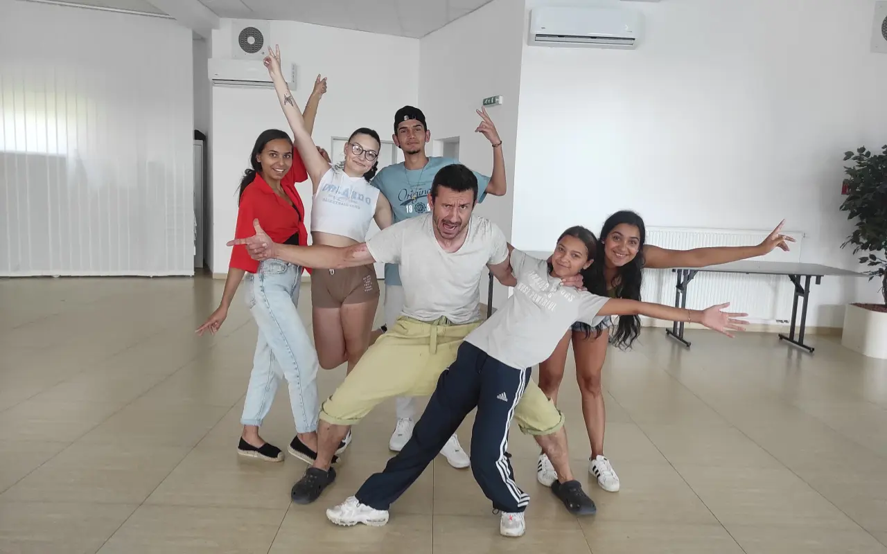 Oslávte s nami 20 rokov Divých Makov a podporte vzdelávanie rómskych detí!