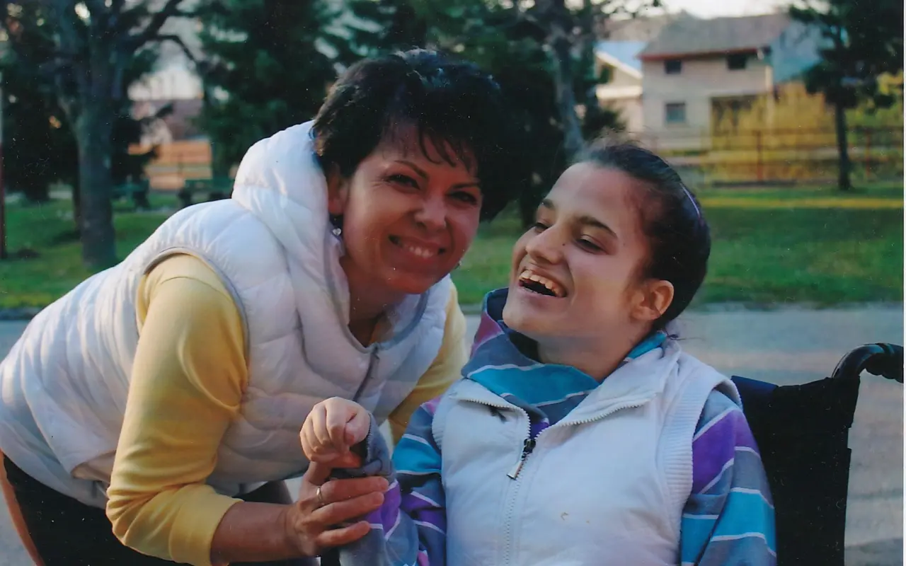 Darujme Zuzanke s maminou práčku a sporák