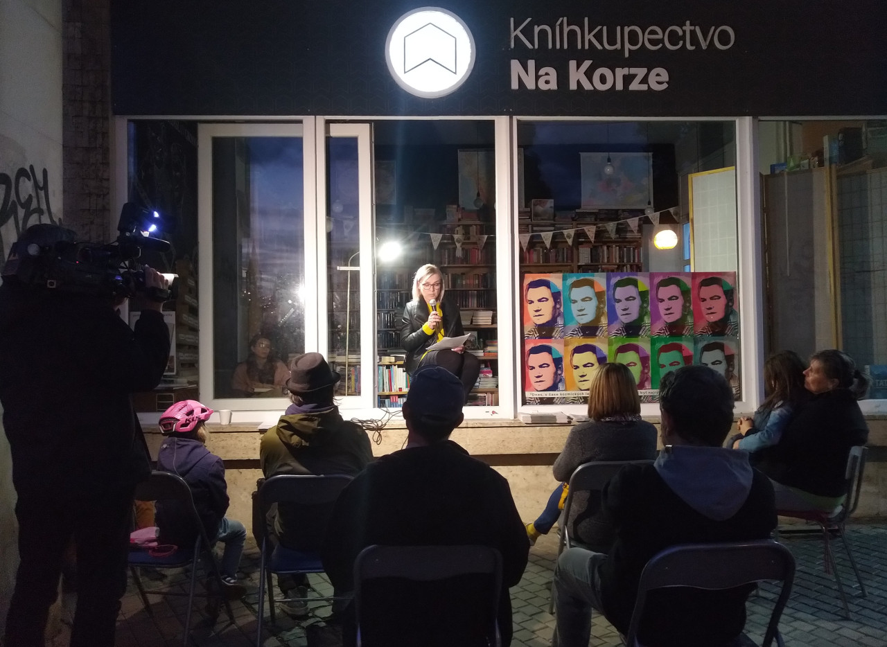 Kníhkupectvo na Korze: Pomôžte nám presťahovať knihy na novú adresu