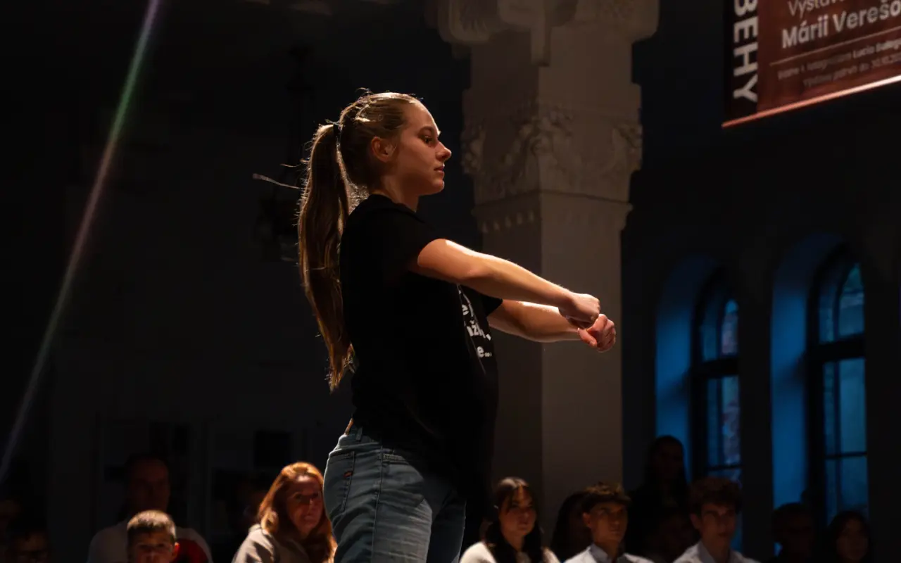 Pomôžme Hannke zaplatiť skolné na štúdium muzikálového divadla