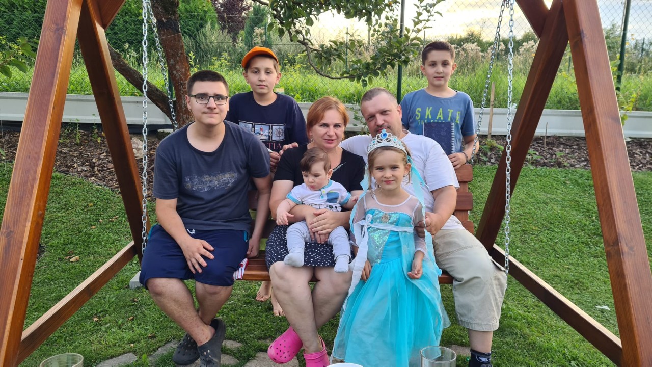Rodine s 5 deťmi vyhorel dom, pomôžme im znovu získať svoj domov!