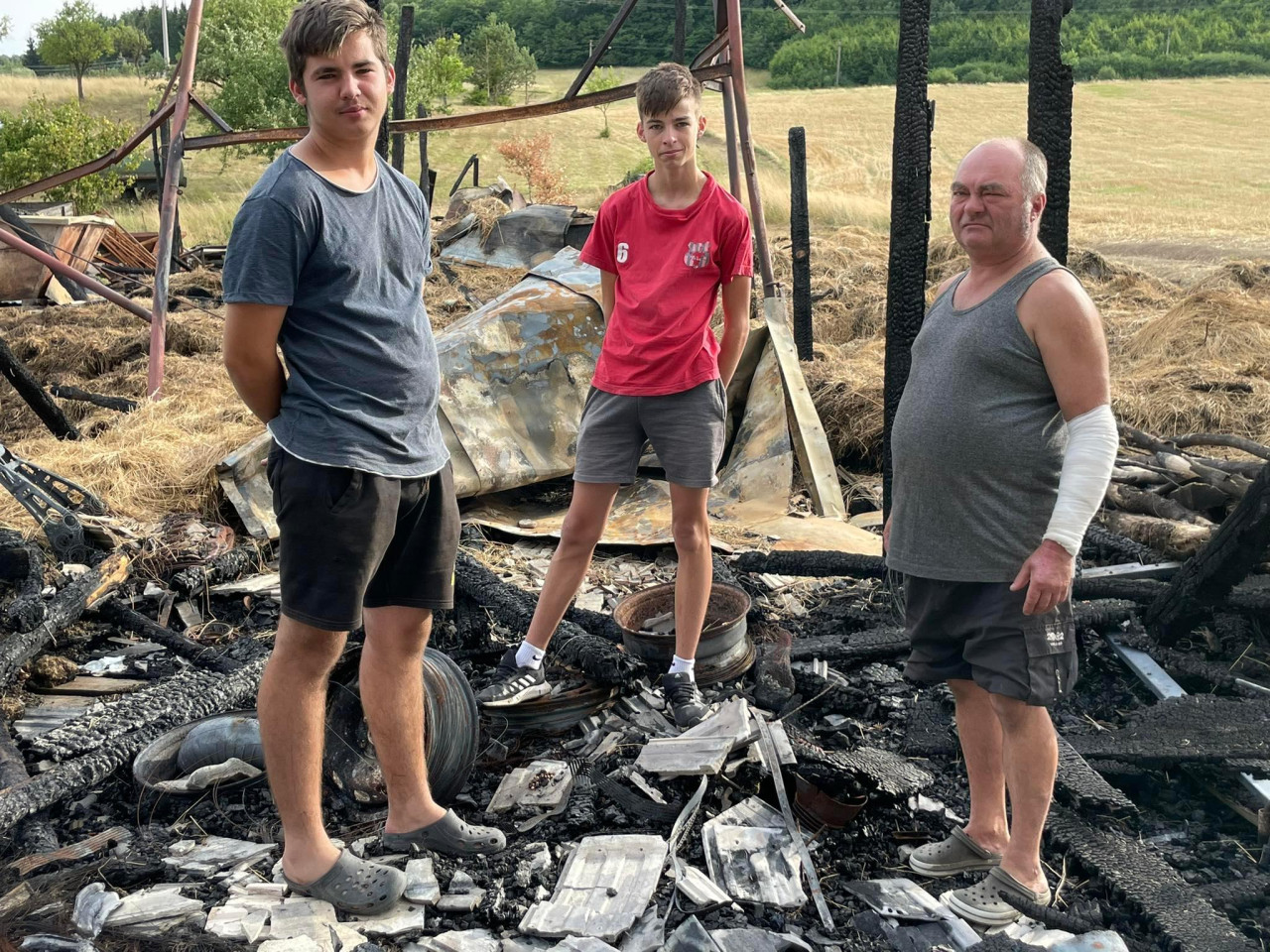 Pomôžme otcovi rodiny, ktorého zasiahol požiar hospodárskych strojov a senníku