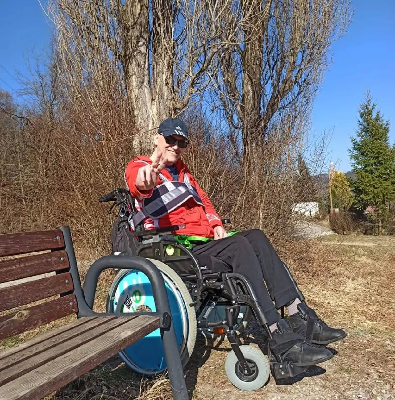 Pomôžme Romanovi získať auto na bezpečné cesty za liečbou a lepší život