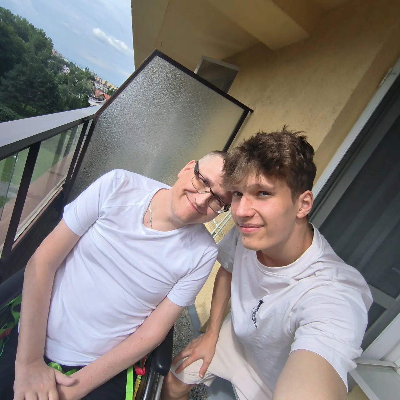 Pomôžme Romanovi získať auto na bezpečné cesty za liečbou a lepší život