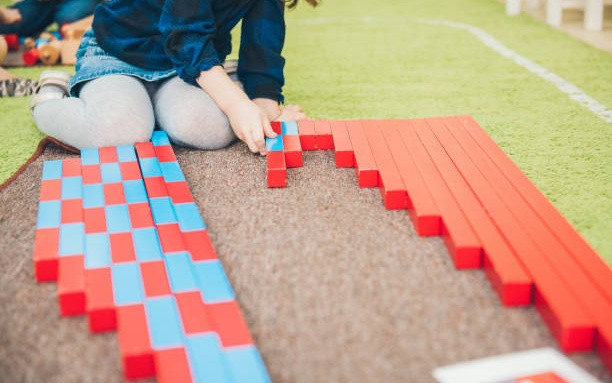 Podporte nákup Montessori pomôcok do našich škôl