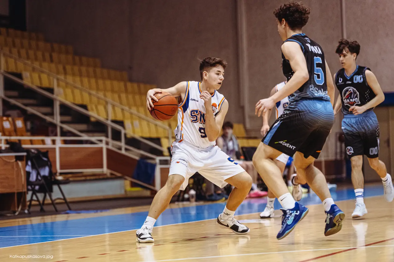 Pomôžte mi študovať a hrať basketbal na strednej škole v USA a splniť si tak sen
