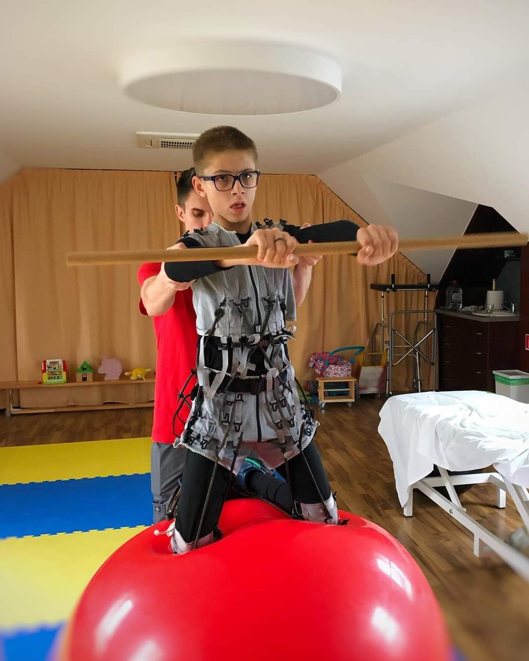 Podporme Maťka s DMO a pomôžme mu zabezpečiť potrebné rehabilitácie