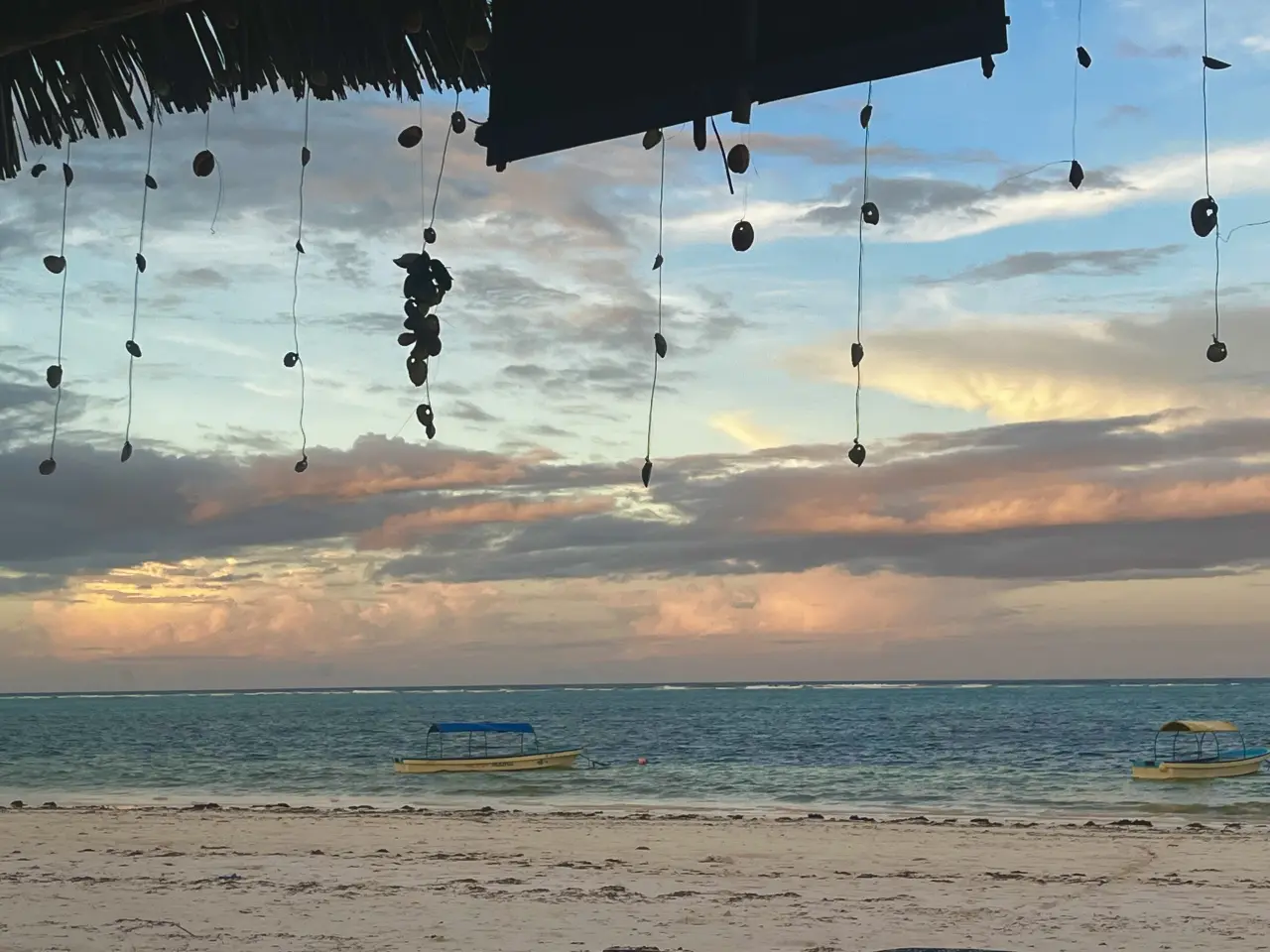 Pomôžte mi vybudovať obchod s kaviarňou na Zanzibare
