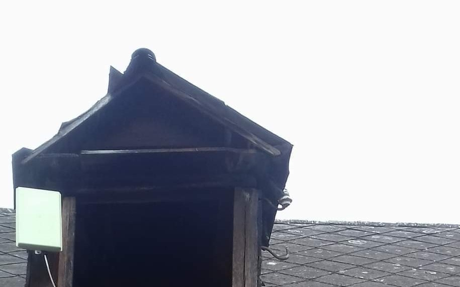 Pomôžte zabezpečiť opravu strechy pre pani Jolanku a jej dve deti