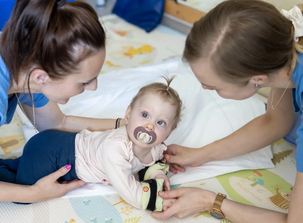 Malá Timejka potrebuje ďalej rehabilitovať - pomôžme jej