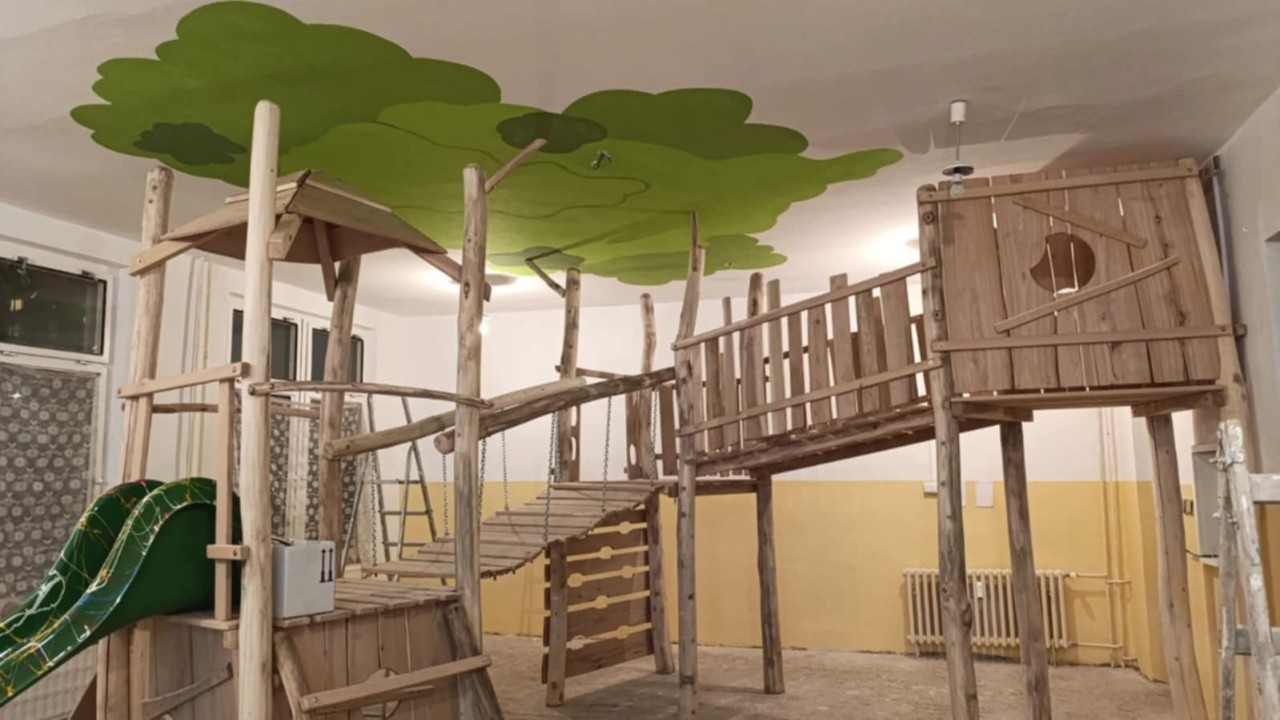 OTVOR SRDCE A POMÔŽ S PODLAHOU PRE RODINNÉ CENTRUM BOMBURČEK