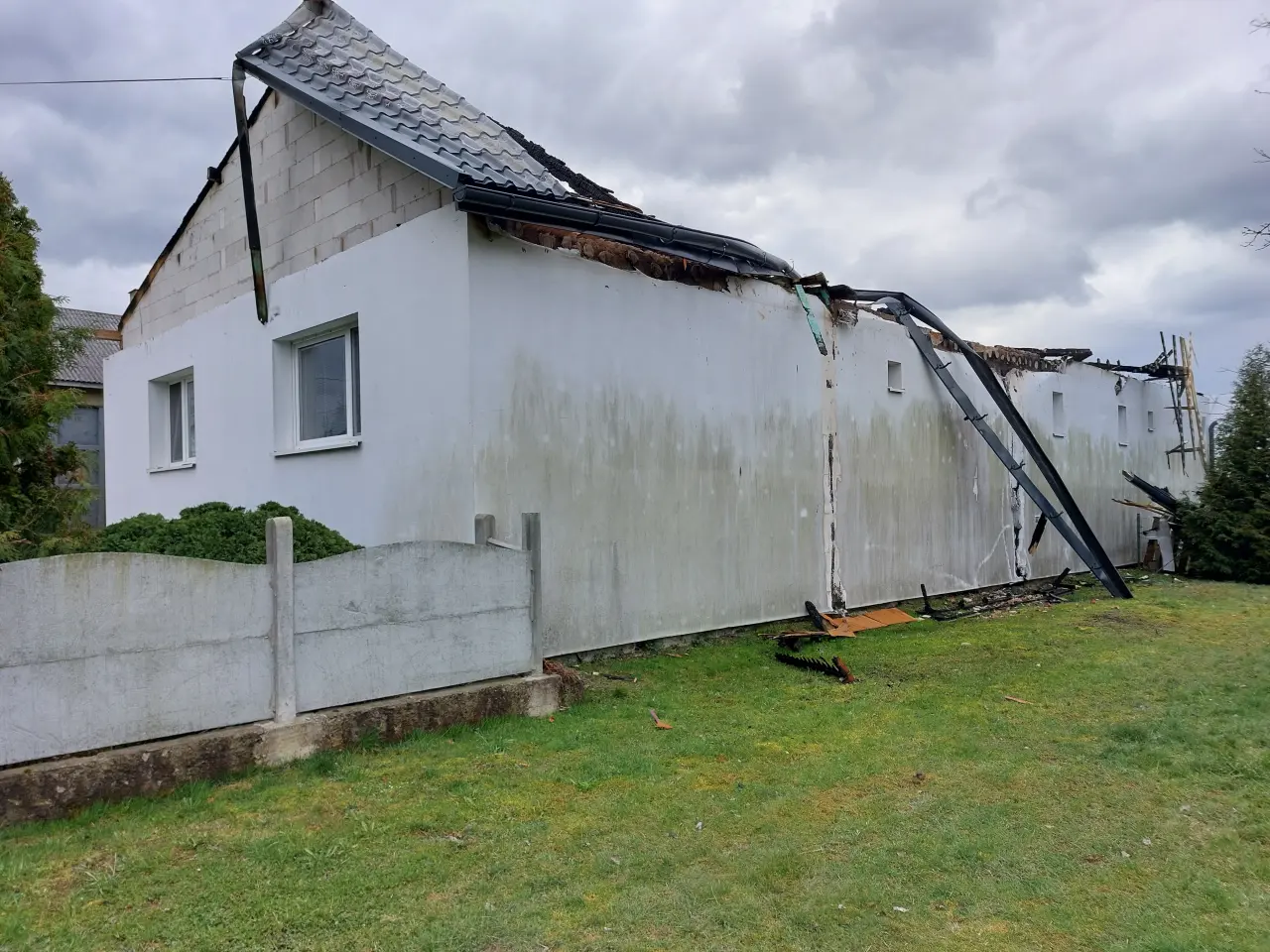 Pomôžme Zdenke a jej dvom synčekom opraviť domov, ktorý im zničil požiar