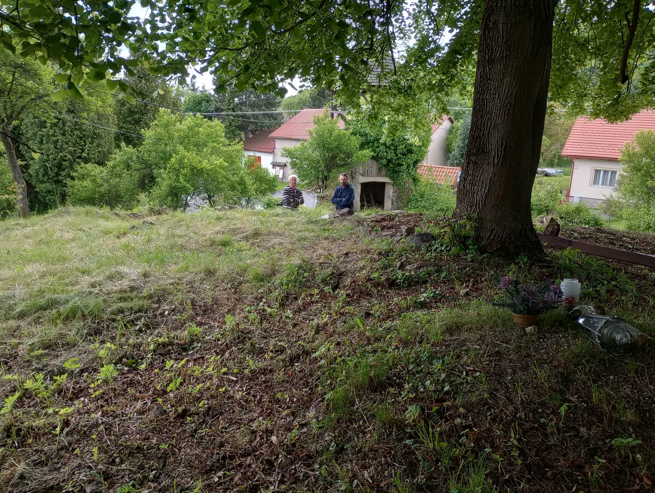 Pomôžte mám odkryť históriu ruín stredovekého kostolíka v našej obci