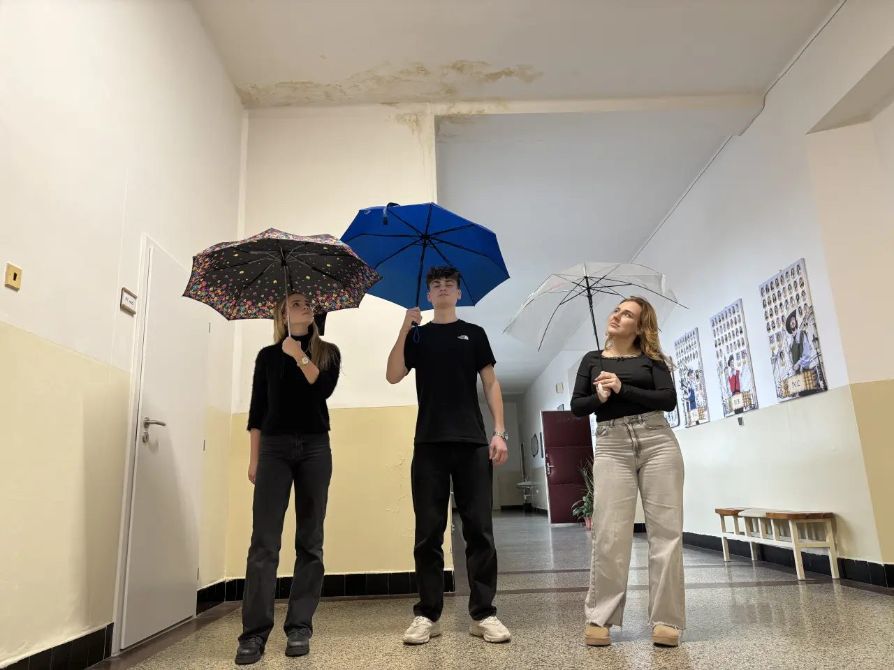 Aby do tried nepršalo – pomôžte študentom zachrániť strechu školy