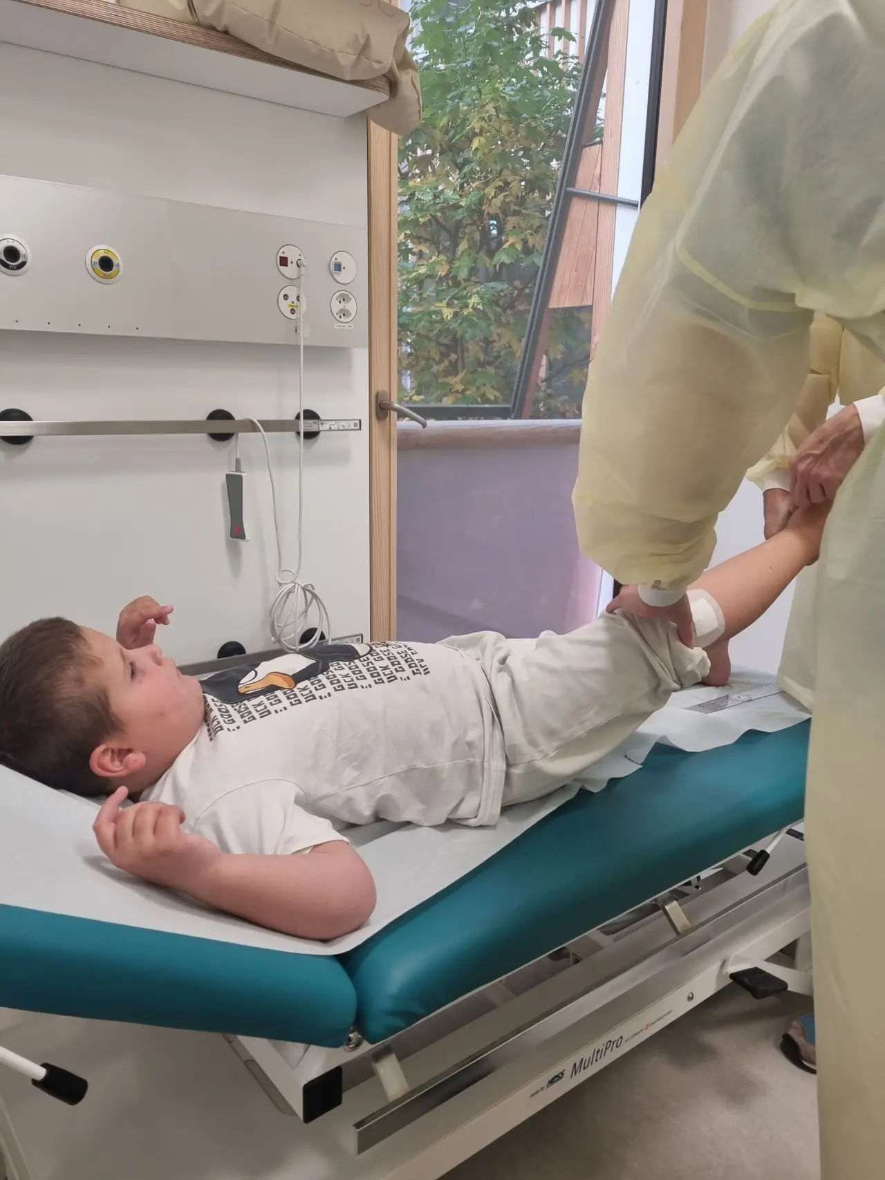 Maximkov boj za pevnejší krok: Pomôžme mu pokračovať v rehabilitáciách